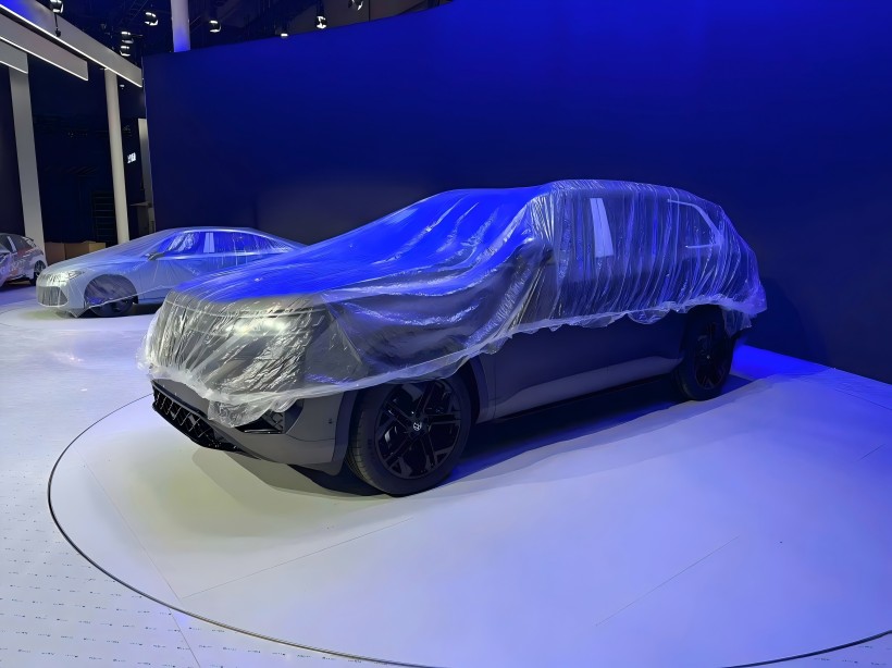Veranstaltungsort Exploration bei der 2025 Shanghai Auto Show: Verdacht auf abgestimmte Teramont Pro -Fahrzeug exponiert, mit Smoked Sport Kit ausgestattet