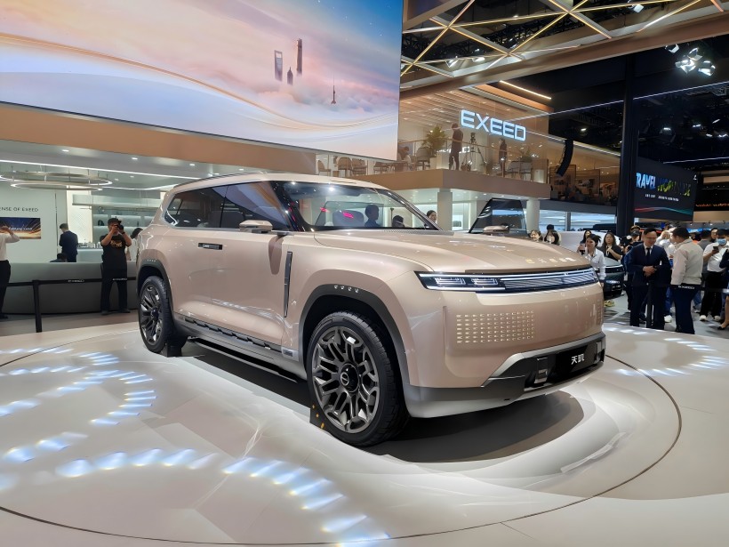 2025 Shanghai Auto Show: Starway Tianji Concept Car enthüllt, positioniert als großer 6 -Sitzer -Freizeit -SUV