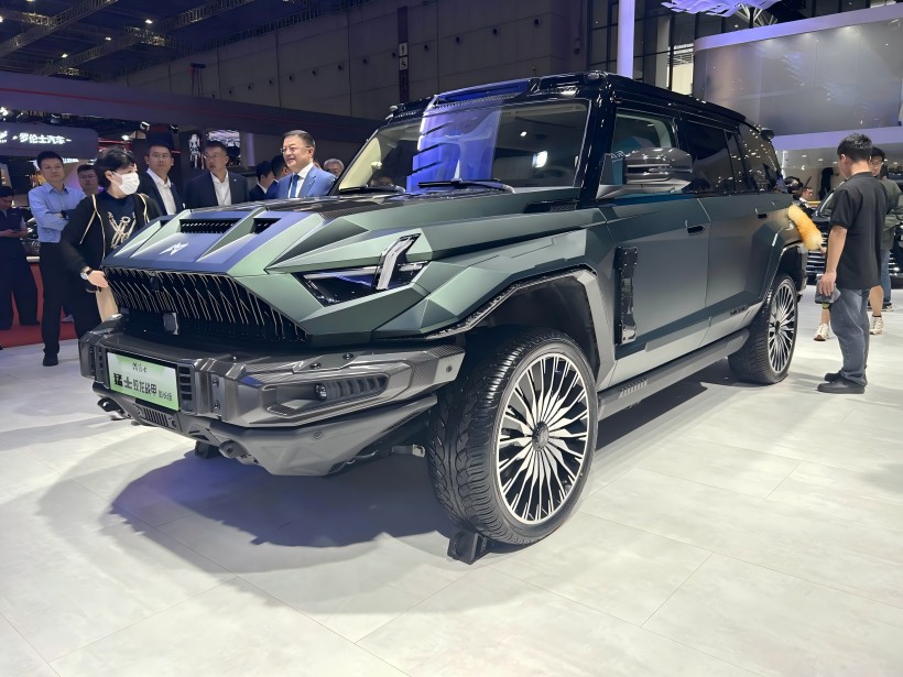 2025 Shanghai Auto Show: Die Mengenshi 917 Jiaolong Battle Armour Long - Radstandsausgabe kostet 1,098 Millionen Yuan und ist auf 199 Einheiten begrenzt.