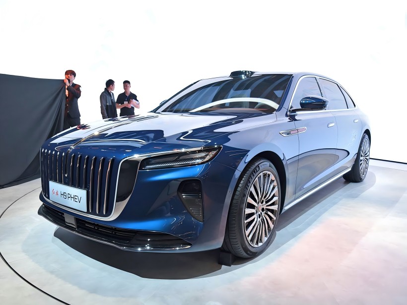 Der Hongqi H9 PHEV, der von einem 2,0T -Stecker im Hybridantriebsstrang angetrieben und mit einer aktiven Federung ausgestattet ist, wird in der zweiten Hälfte von 2025 auf den Markt gebracht.